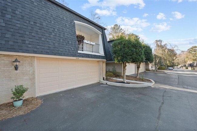 Building Photo - 5120 Chemin De Vie NE