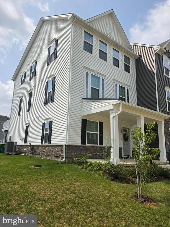 Building Photo - 844 New Castle Landing Dr