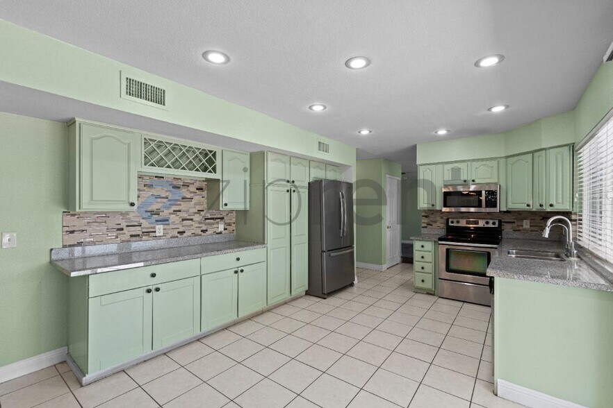 Building Photo - 899 Monika Way