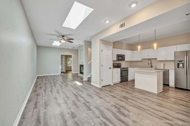 Building Photo - 1331 Treasure Cove