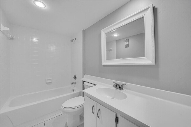 Building Photo - 1713 Whitehall Dr