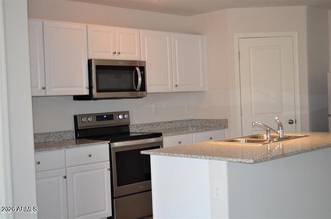 Building Photo - 2367 Oakmont Ln