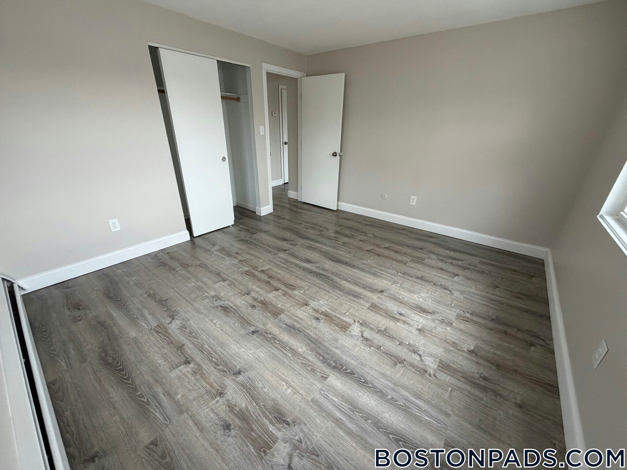 Building Photo - 71 Bernier St