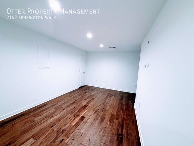 Building Photo - 2142 Kensington Walk