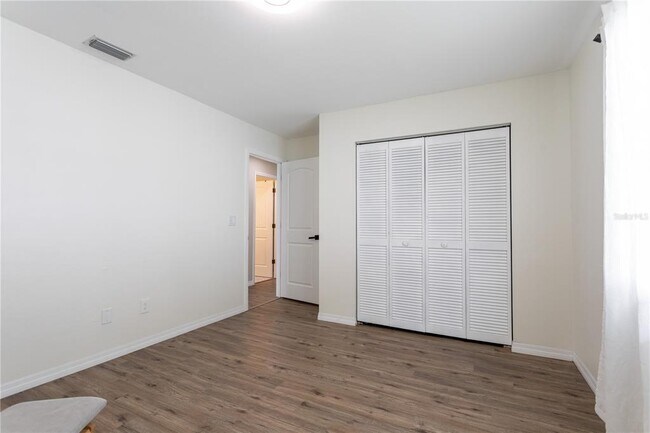 Building Photo - 1713 Whispering Dr E