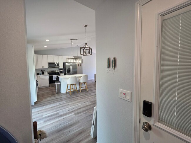 Building Photo - Available August 1 | Fully Furnished 3BD/3BA Home in HPP (Hawaiian Paradise Park)