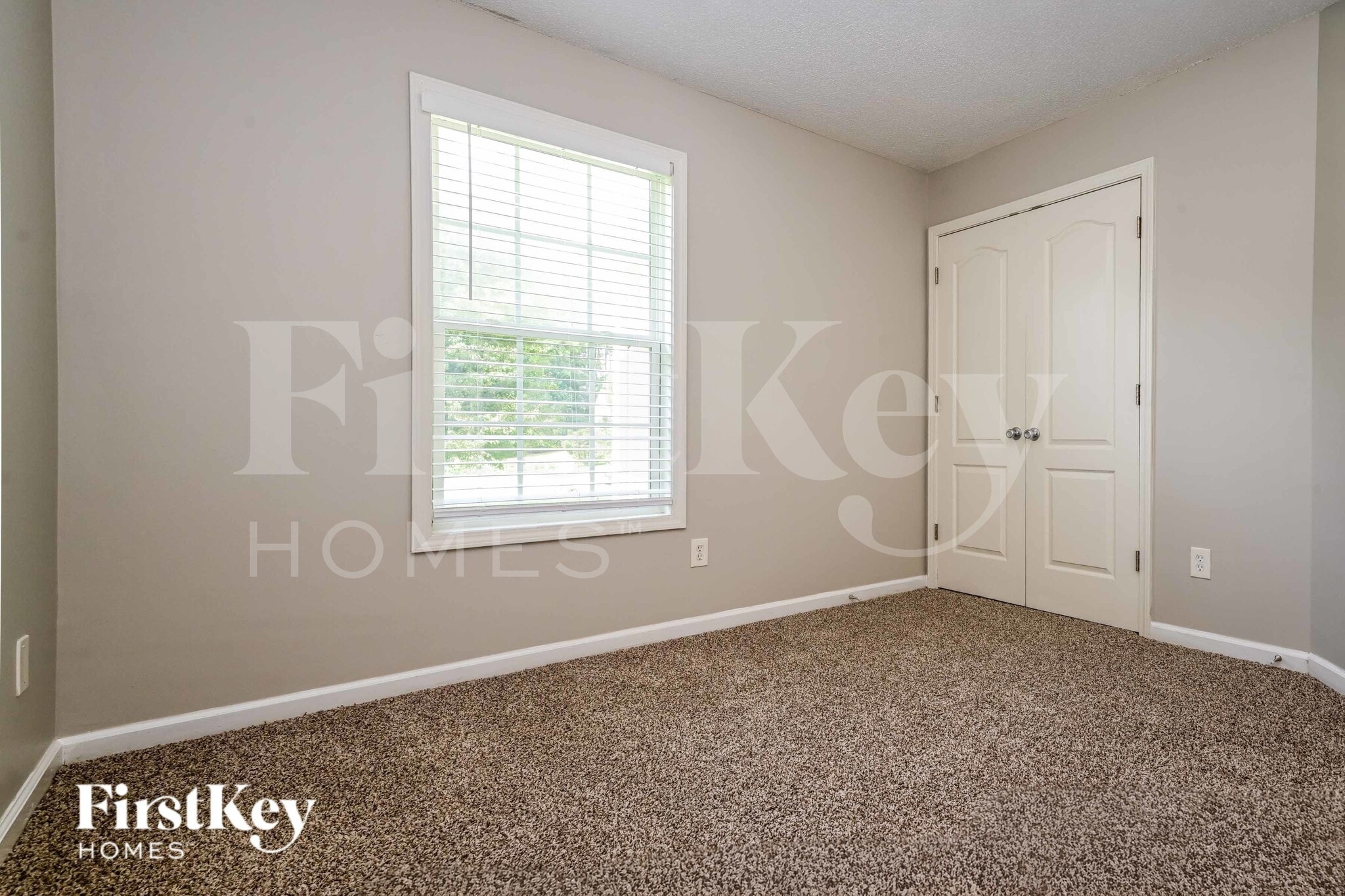 Building Photo - 3349 Meadovista Dr