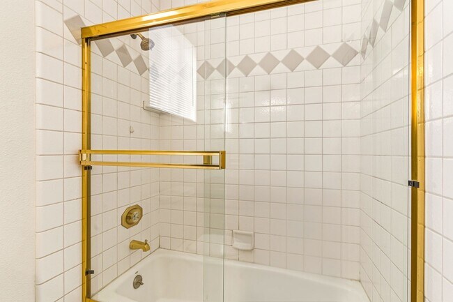 Building Photo - Expansive Valley Views & Private Living in Castro Valley - 4BD/3BA Exec Home