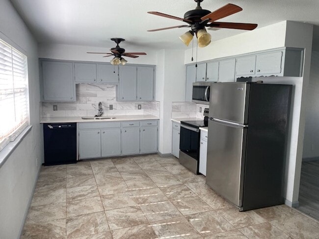 Building Photo - Charming 3,2 Move in Ready - Springtown ISD