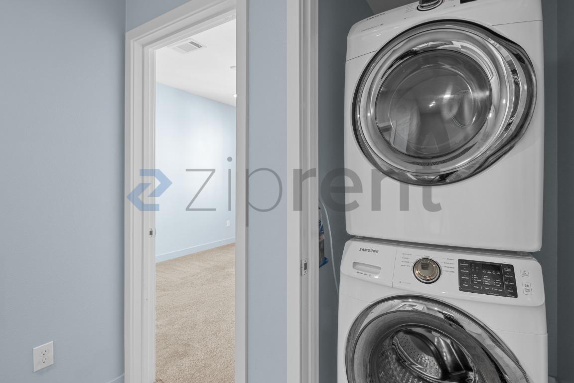 Building Photo - Unit