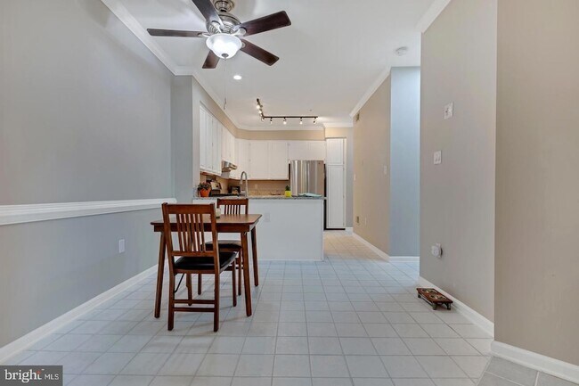 Building Photo - 16131 Parklawn Pl