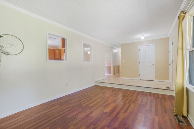 Building Photo - 8170 Linda Ln