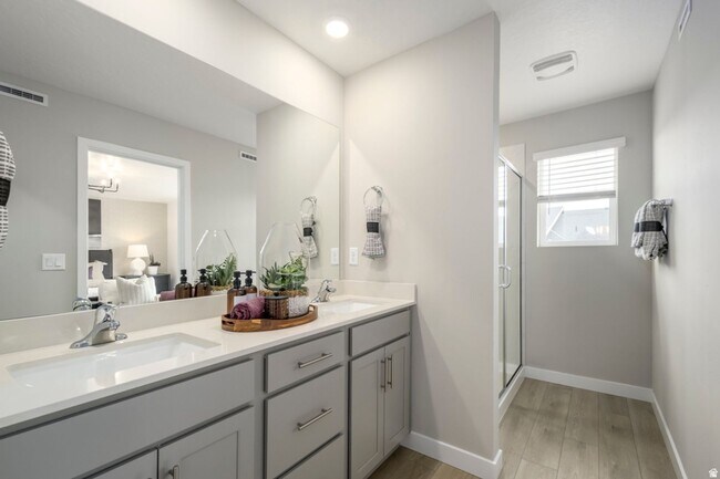 Building Photo - Newly Built Townhouse
