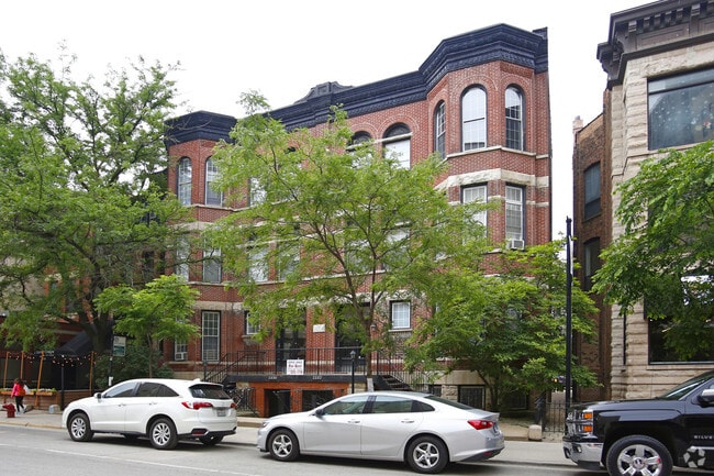 Building Photo - 2330-2332 N Clark St