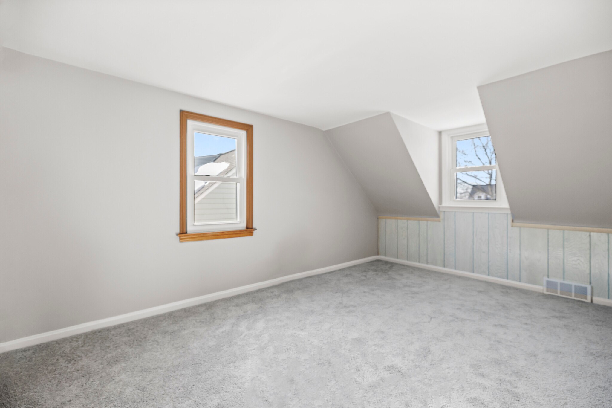 Building Photo - 1515 Longwood Dr