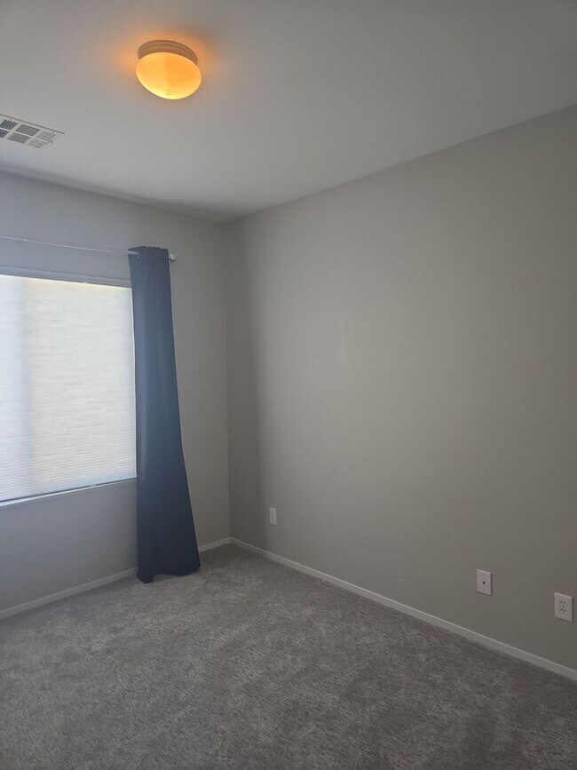 Building Photo - 3-bedroom, 2-bath home located in a cul-de-sac in desirable Anthem Highlands.