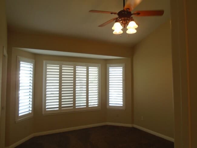 Building Photo - QUAILWOOD CUTIE IN GATED COMMUNITY!!!
