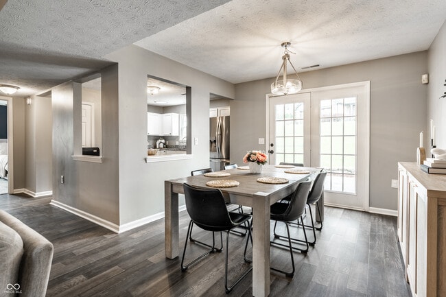 Building Photo - 9660 Overcrest Dr