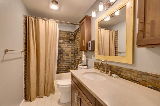 Building Photo - Charming Lynnwood/Bothell area Home For Rent with large 1/2 acre lot Available June!