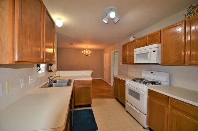 Building Photo - 5126 Riverwood Dr