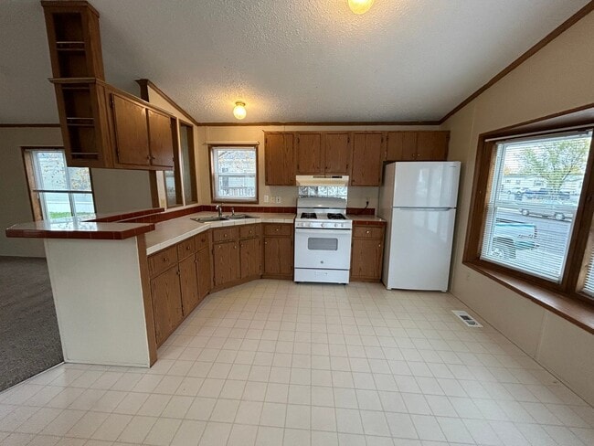 Building Photo - 2315 Garnet Ave