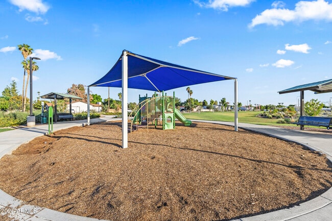 Building Photo - 5419 W Las Palmaritas Dr