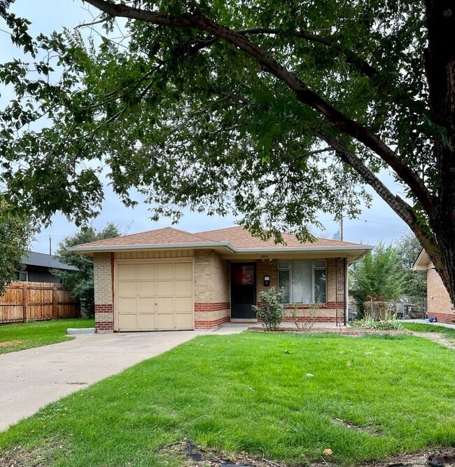 Primary Photo - 3 Bedroom Home Walking distance to Sloan L...