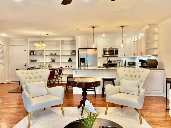 Building Photo - FULLY FURNISHED LUXURY CONDO!