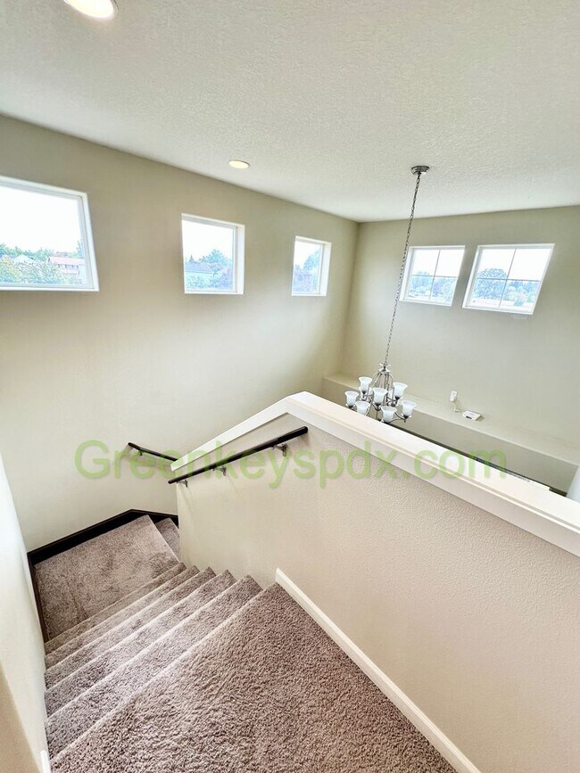 Building Photo - Gorgeous 3-Bedroom 2.5-Bathroom House with...