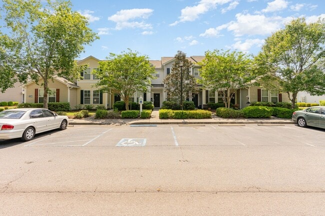 Building Photo - BEAUTIFUL - Lakefront Living – 3BR/3BA Tow...