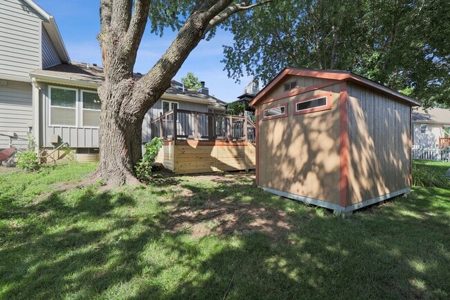 Building Photo - {10805} Gorgeous Remodel in Fantastic Location + One Level Living + Hardwood Floors & Granite Cou...