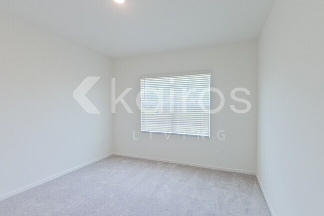 Building Photo - 635 Castillo Dr