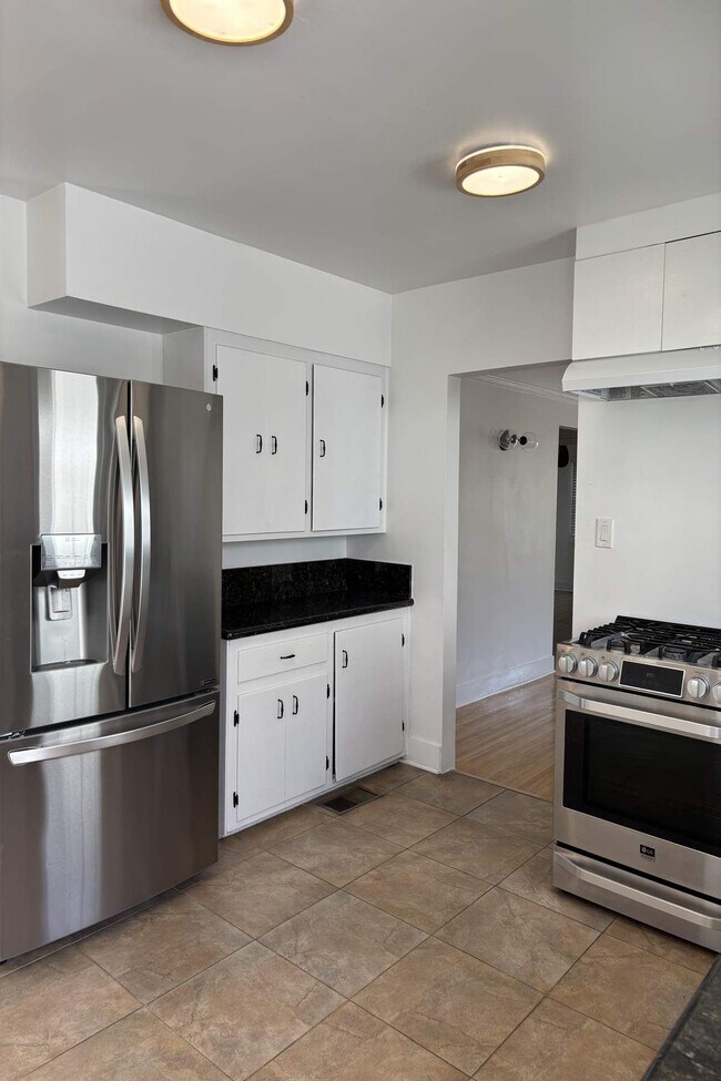 Building Photo - 4850 Floristan Ave