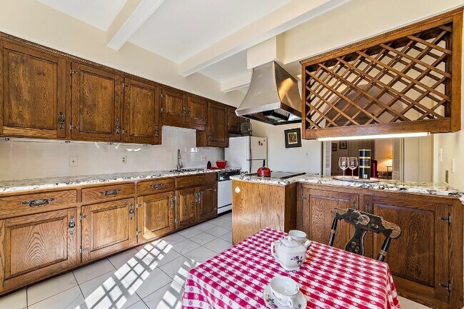 Building Photo - 2 Waverley Green