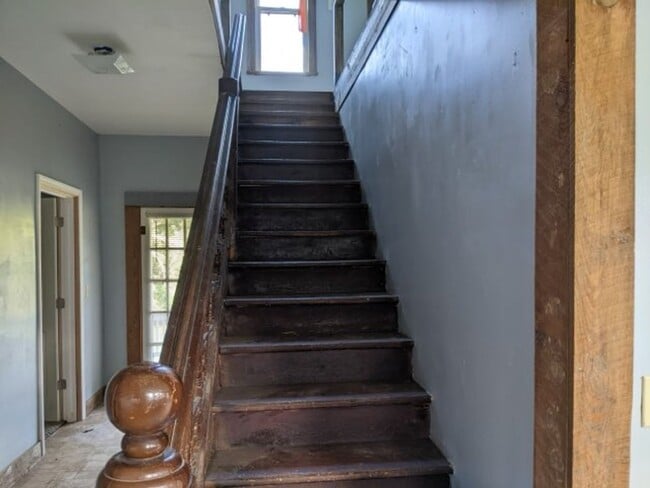 Building Photo - Welcome to this charming 3-bedroom, 1-bath...