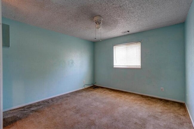 Building Photo - 2768 Saratoga Ave