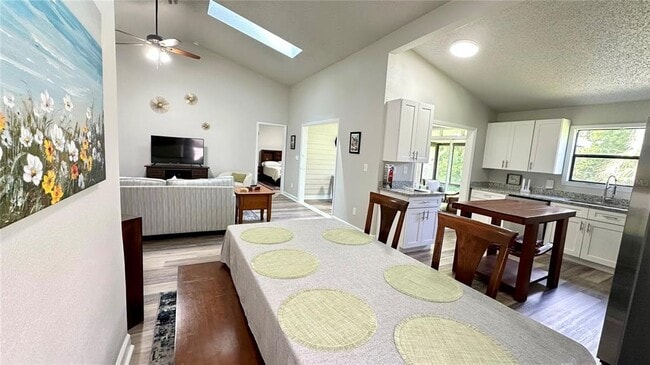 Building Photo - 782 Pine Shores Cir