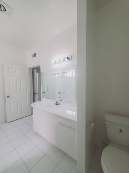 Building Photo - 4343 Whitsett Ave