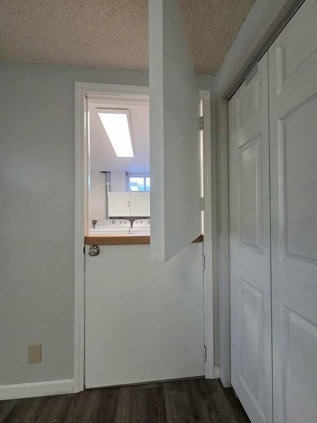 Building Photo - Low maintenance 3 bedroom!