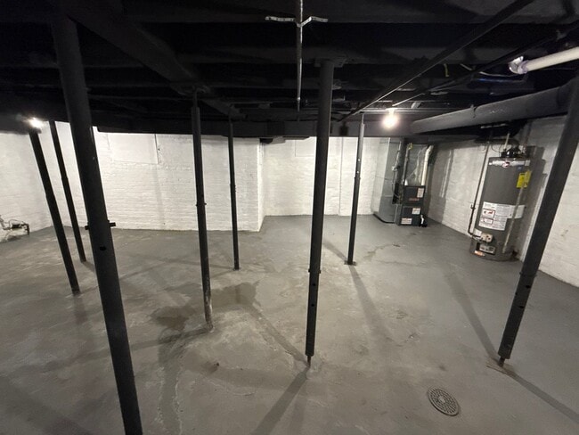 Building Photo - Fully Renovated 3-Bedroom Home – Move-In R...