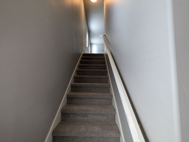 Building Photo - Newer 3 bedroom plus Den and Amenities in The Bridges