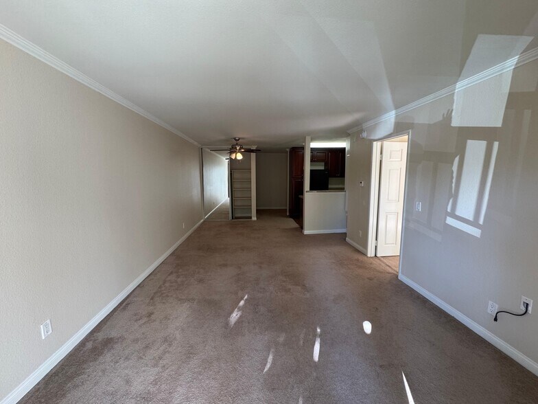 Building Photo - 5510 Owensmouth Ave