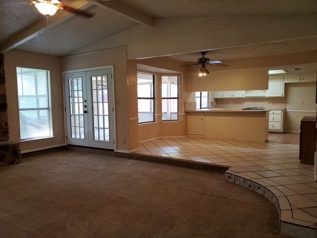 Building Photo - 4200 Pyracantha Dr