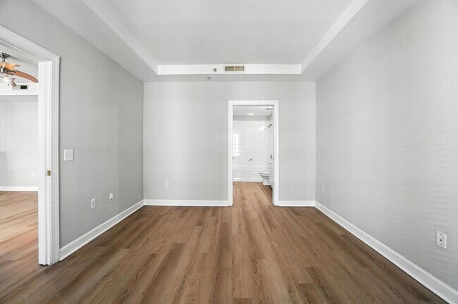 Building Photo - Uptown Condo!