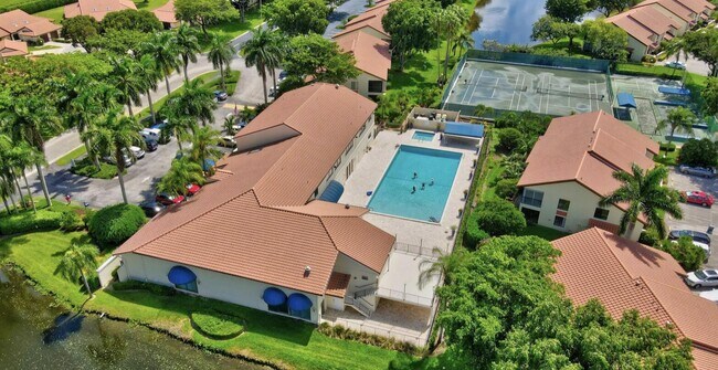 Building Photo - 10756 Bahama Palm Way