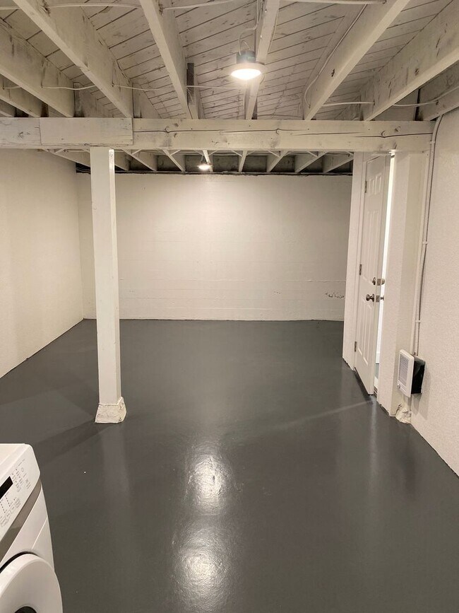 Building Photo - Modern Vintage Alberta Arts  1250sqft 1BR-...