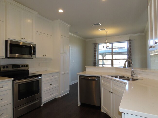 Building Photo - Gorgeous 3 Bedroom, 2 Bath Home in South Tyler! Tyler ISD: Jack Elementary