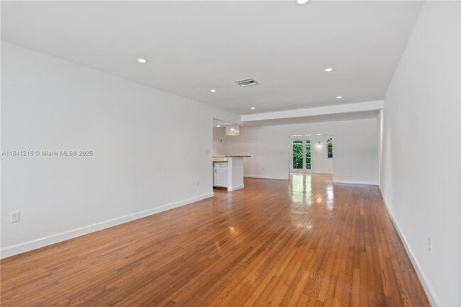 Building Photo - 6043 SW 34th St