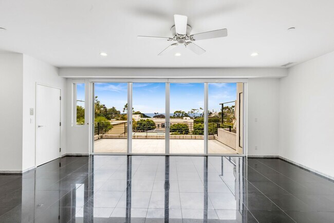 Building Photo - 3 Bed 3 Bath Ocean View, Penthouse "Mark Singer" Residence in Downtown Laguna Beach