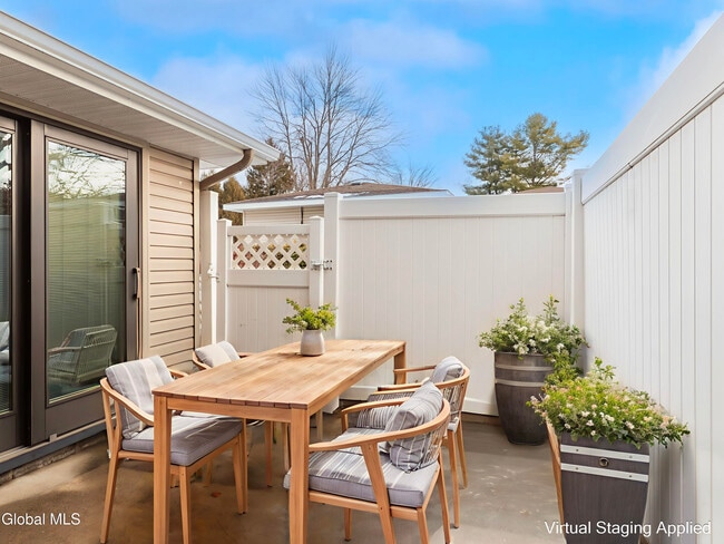 Building Photo - 43 Commons Dr